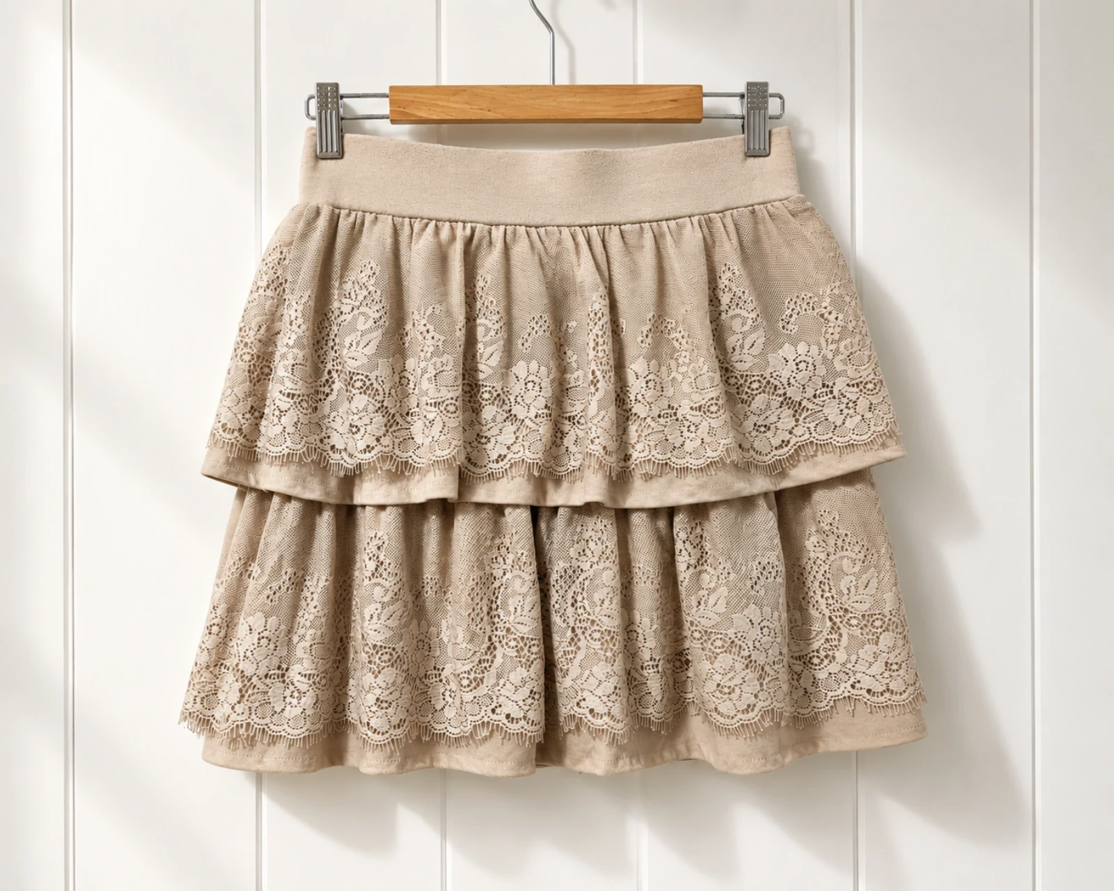 Falda de encaje Sfera beige rosada talla M